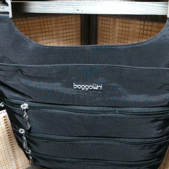 Black Baggallini Big Zipper Bagg with RFID - Picture 2 of 9